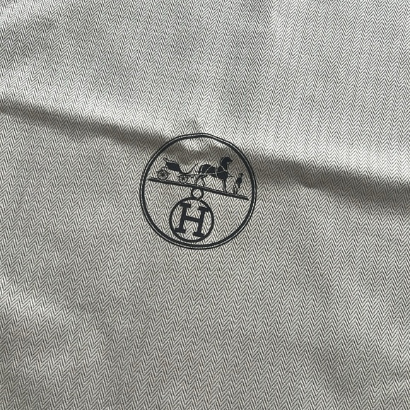 Hermes Dust Bag (29in x 21in) - Picture 2 of 7